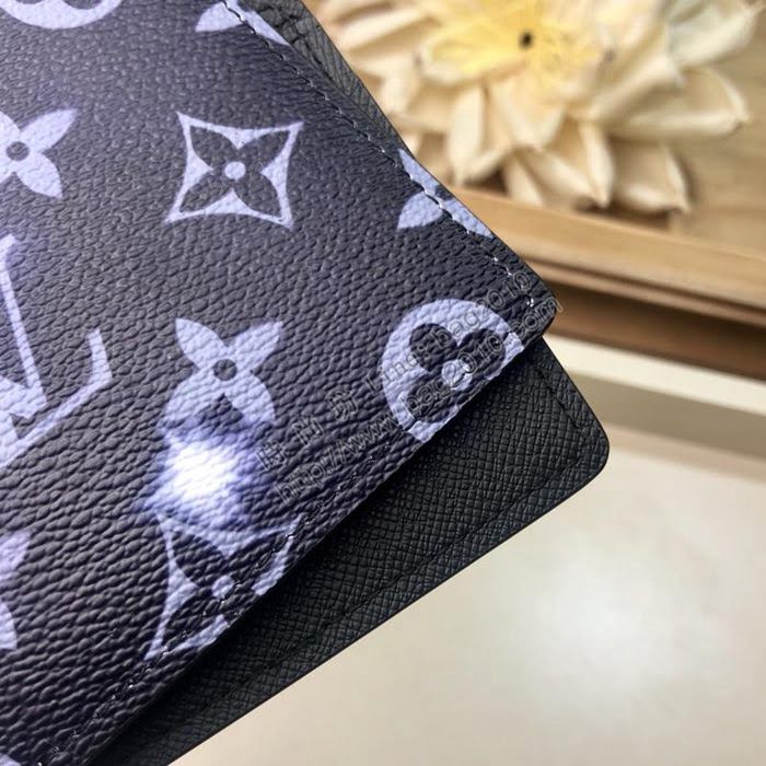 LV錢包 官網限定款 太空系列 M67429 Pochette Voyage短夾 LV短夾 LV男士錢包  ygqb1011